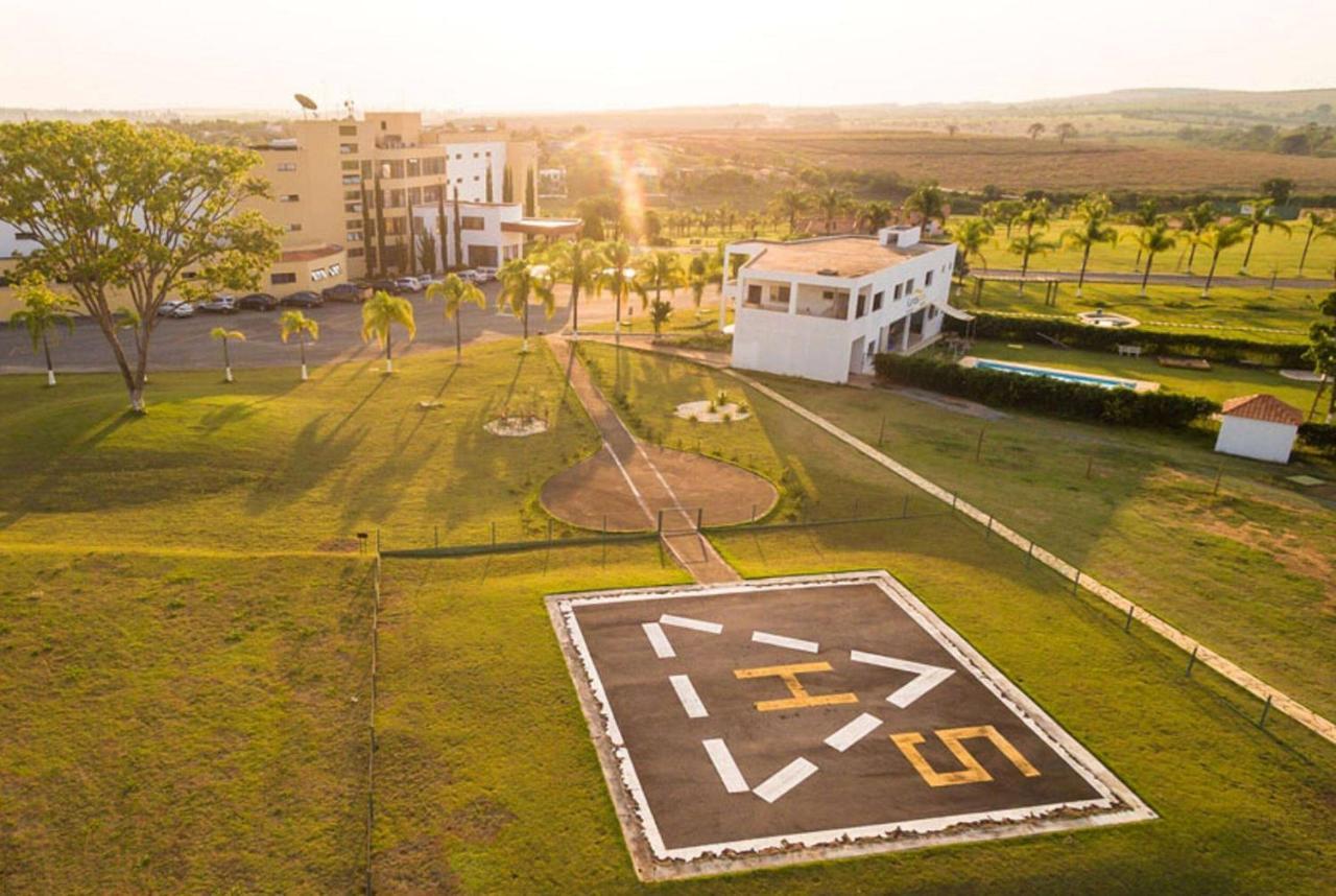 Ramada By Wyndham Furnaspark Formiga Zewnętrze zdjęcie