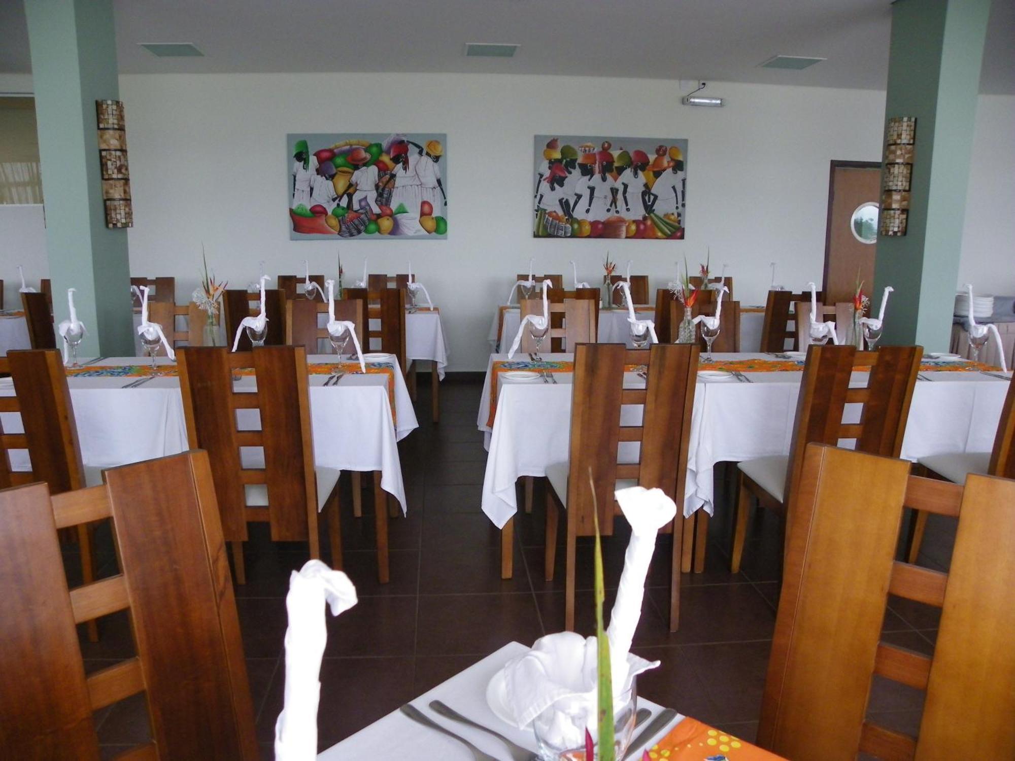 Ramada By Wyndham Furnaspark Formiga Zewnętrze zdjęcie