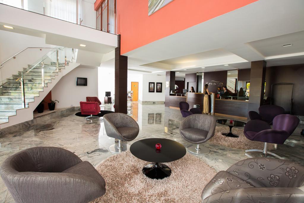 Ramada By Wyndham Furnaspark Formiga Zewnętrze zdjęcie